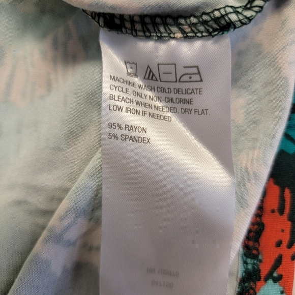 Iman Women's Chic Mockneck Floral Design Long Sleeve Blouse Size 3X - Picture 6 of 6